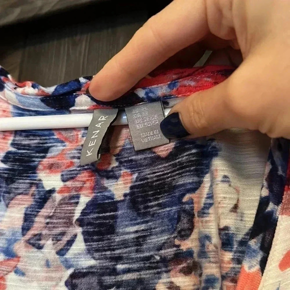 Kenar, floral scoop neck top, Size 3X - Picture 2 of 7